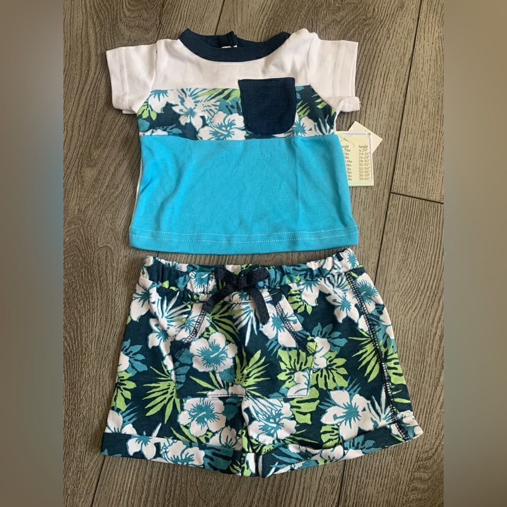 Quiltex  boys 2 pc for boys there is a beautiful floral print